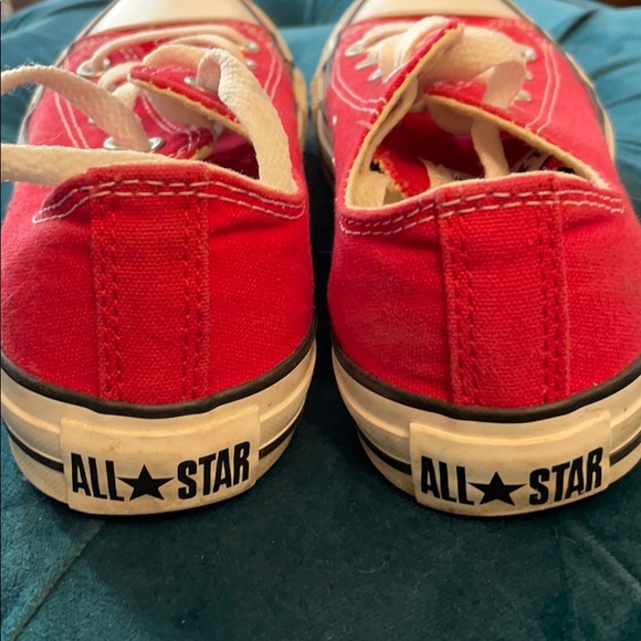 Red converse - Picture 3 of 5